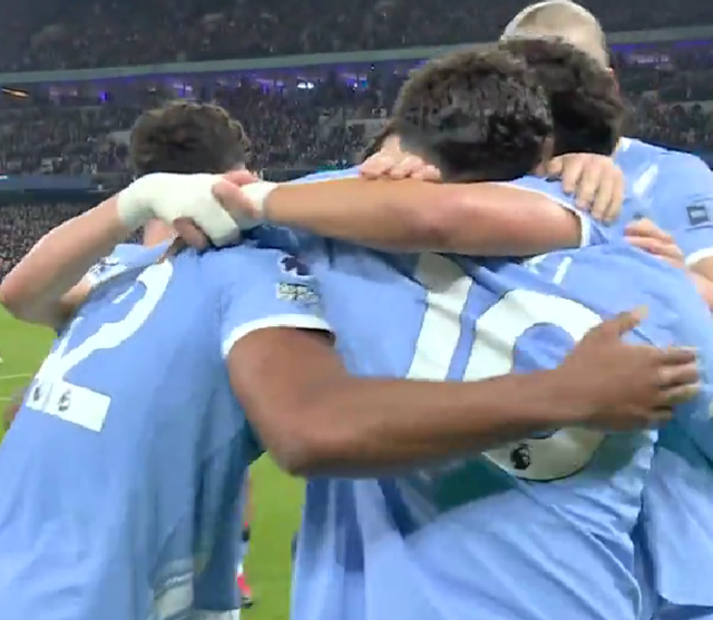 半岛体育-一场2-2！让英超争冠生变：曼城不胜落后7分，阿森纳8场7胜=夺冠